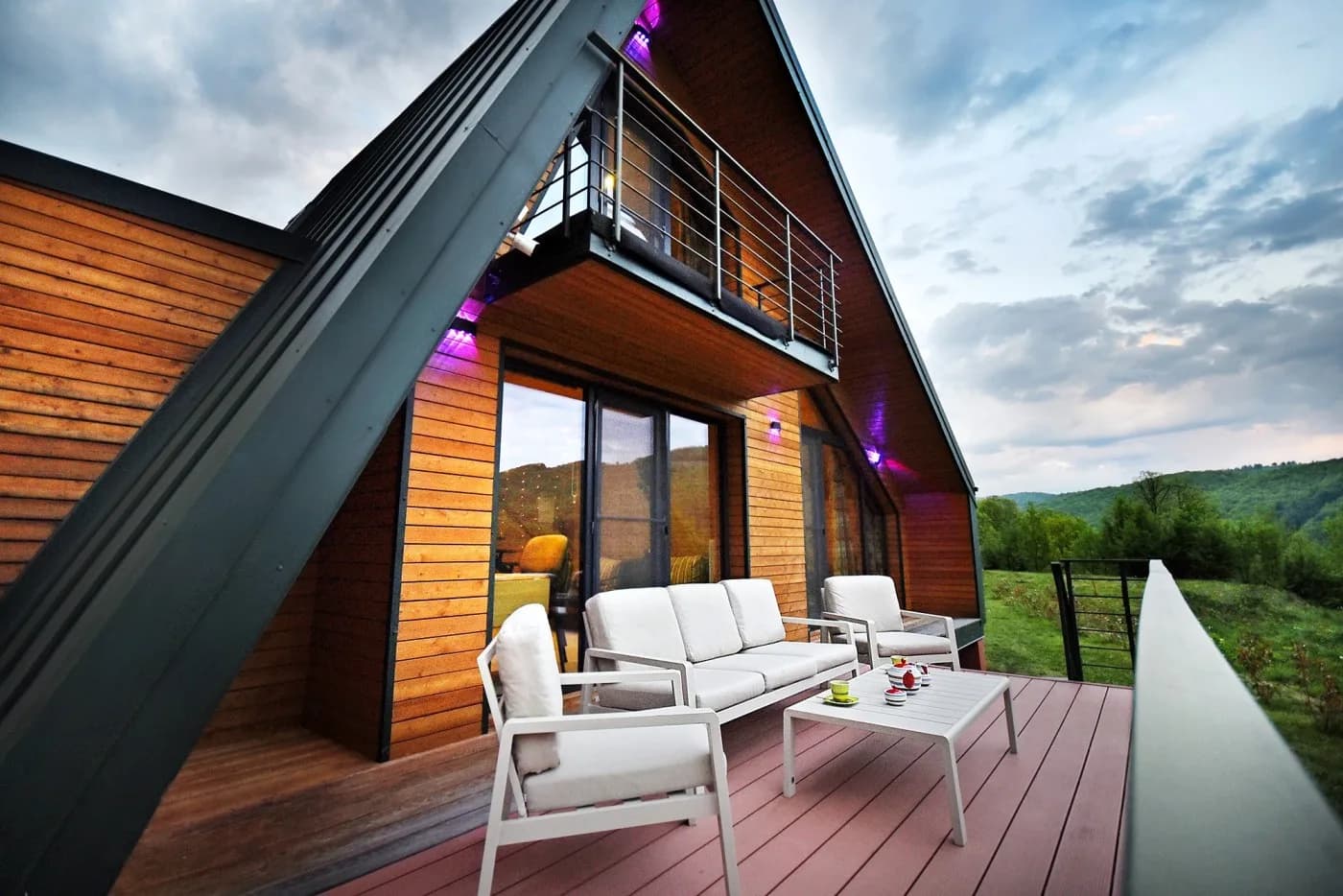 Green Kub — modular vacation home in Slănic-Moldova, Romania