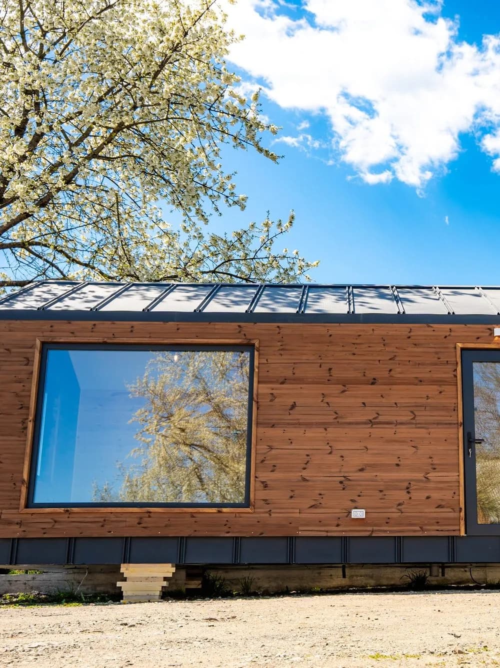Kubo Loft — turnkey modular chalet delivered in Romania